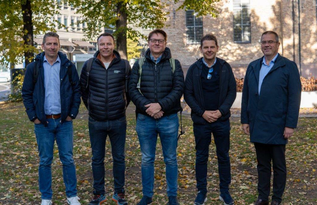 Noen av de som bidro under årets lokale lønnsforhandlinger. Fra venstre: Eivind Olsen (Parat), Rune Bjørseth (NTL Forsvar), Staale I Reiten (NOF), Lars Omberg (BFO) og Jørn Kristian Johansen (Forsvarsstaben) Fra BFO deltok også Jon Erling Johansen. Foto: Øyvind Førland Olsen/BFO
