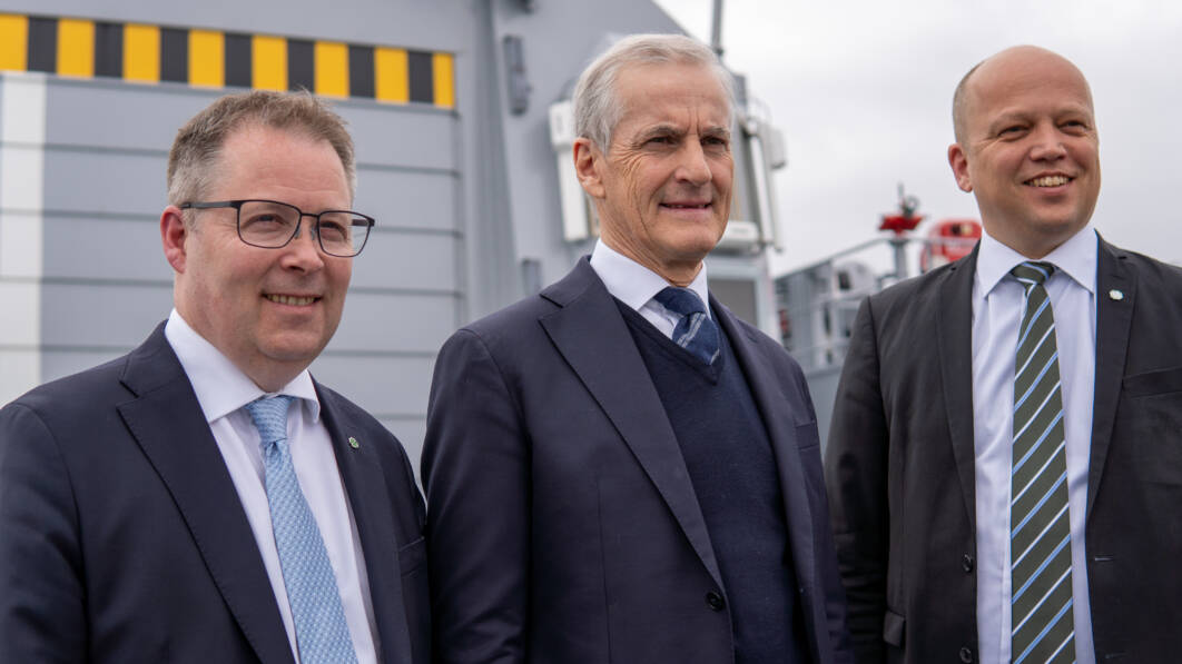Regjeringen ved forsvarsminister Bjørn Arild Gram (Sp), statsminister Jonas Gahr Støre (Ap) og finansminister Trygve Slagsvold Vedum varsler et «historisk» forsvarsløft gjennom langtidsplanen.